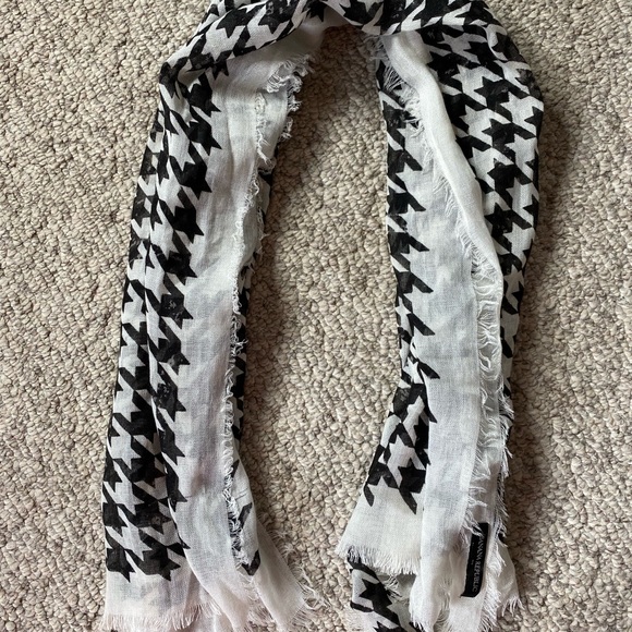 Banana Republic houndstooth scarf black/white - Picture 5 of 6